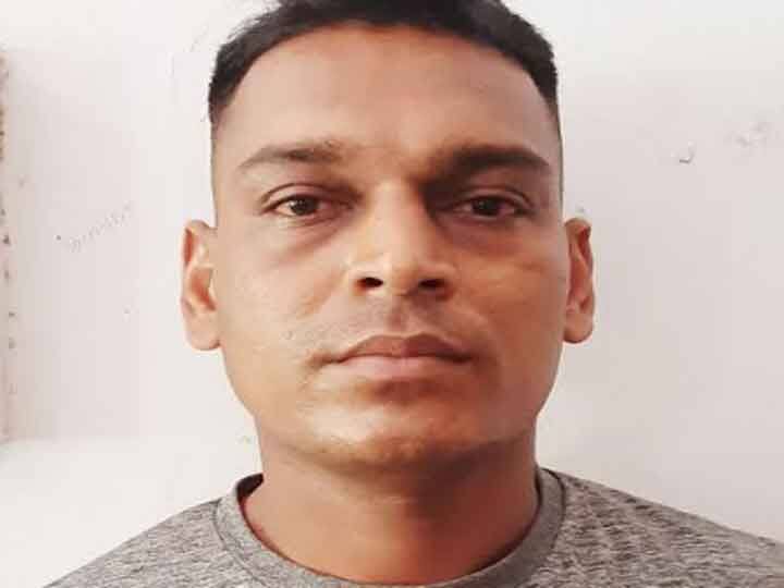 जम्मू-कश्मीरः फर्जी आर्मी अफसर गिरफ्तार, नकली दस्तावेजों के आधार पर मिलिट्री स्टेशनों में करता था एंट्री Jammu and Kashmir Fake army officer arrest had entered several military stations ANN जम्मू-कश्मीरः फर्जी आर्मी अफसर गिरफ्तार, नकली दस्तावेजों के आधार पर मिलिट्री स्टेशनों में करता था एंट्री