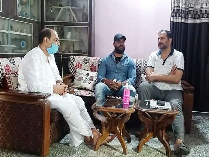 Khesarilal Yadav visited Sushant Singh Rajput's family, said- there is nepotism in Bollywood Khesarilal Yadav visited Sushant Singh Rajput's family, said- Bollywood has nepotism