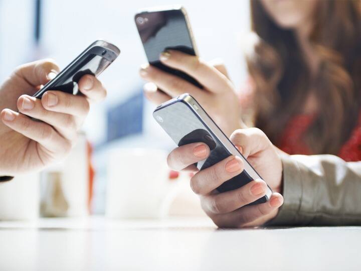 स्मार्टफोन इस्तेमाल करते समय अक्सर लोग करते हैं ये बड़ी गलतियां, जानें People often make these big mistakes while using smartphone all you need to know स्मार्टफोन इस्तेमाल करते समय अक्सर लोग करते हैं ये बड़ी गलतियां, जानें