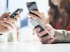 स्मार्टफोन इस्तेमाल करते समय अक्सर लोग करते हैं ये बड़ी गलतियां, जानें