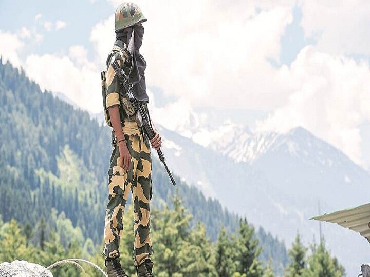 In Jammu and Kashmir Army foils attempts to infiltrate Pakistani terrorists killed जम्मू-कश्मीर: राजौरी जिले में सेना ने घुसपैठ की कोशिश नाकाम की, पाकिस्तानी आतंकवादी ढेर