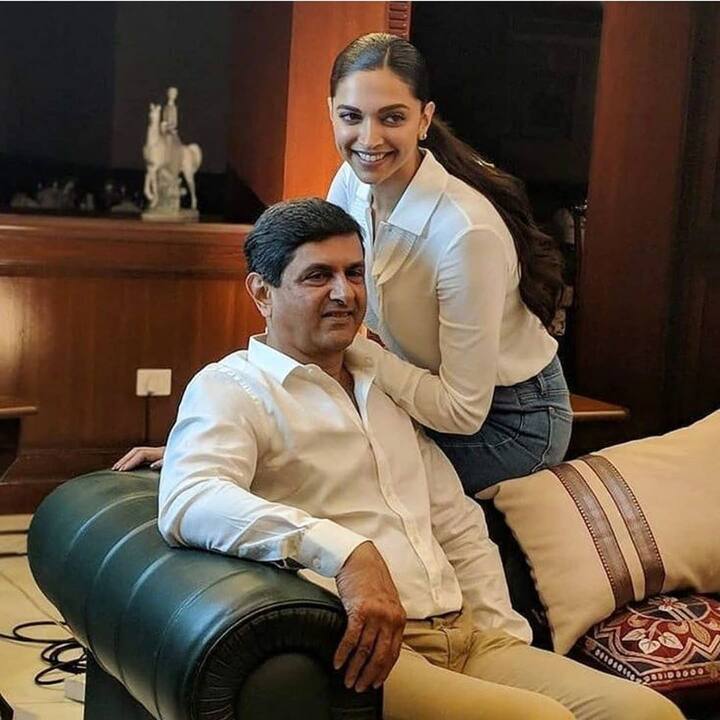 एक पिता-बेटी का रिश्ता पवित्र माना जाता है और कोई इस रिश्ते को शब्दों में बयां नहीं कर पाता. ऐसा ही रिश्ता दीपिका पादुकोण और उनके पापा प्रकाश पादुकोण के बीच है.
