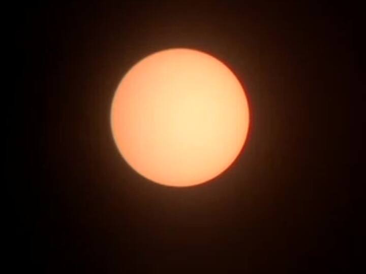 Solar Eclipse 2020: देश के अलग-अलग हिस्सों में ऐसा दिख रहा सूर्य ग्रहण, तस्वीरों में देखिए खूबसूरत झलक