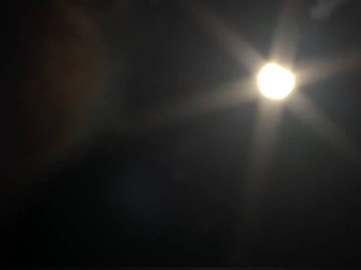 Solar Eclipse 2020: देश के अलग-अलग हिस्सों में ऐसा दिख रहा सूर्य ग्रहण, तस्वीरों में देखिए खूबसूरत झलक