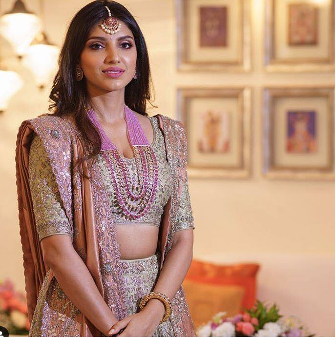 मिहिका बजाज की इन तस्वीरों ने लोगों का खूब ध्यान खींचा, साथ ही फैंस इसपर जमकर कमेंट भी कर रहे हैं. (Photo Credit: Instagram)