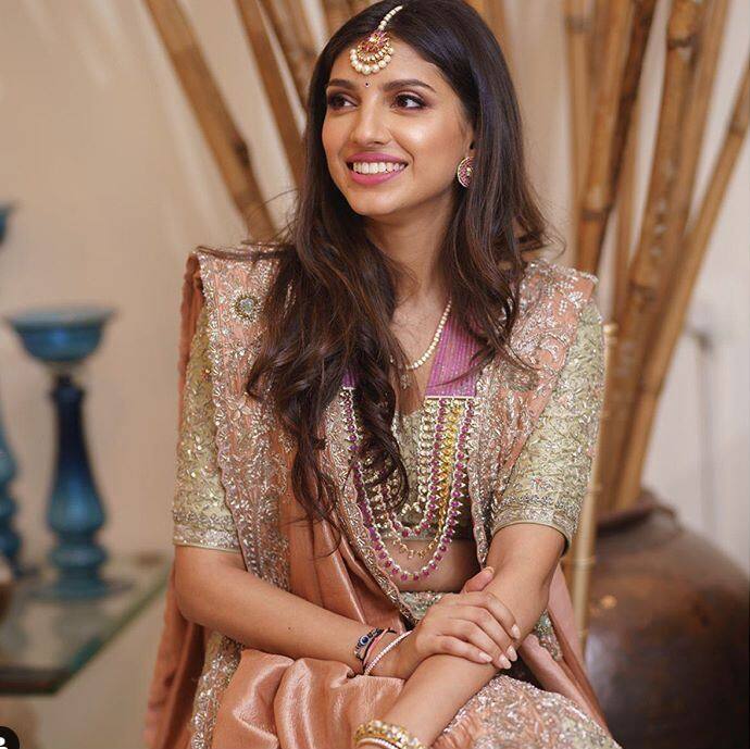 तस्वीरों में आप देख सकते हैं कि इस दौरान मिहिका बेहद खुश दिखाई दे रही हैं. (Photo Credit: Instagram)