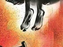 यूपी: बांदा में फांसी का फंदा लगाकर युवती ने की खुदकुशी, शौचालय में दुप्पटे से लटका मिला शव