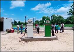 मेरठ: फर्जी पेट्रोल पंप खोलकर बेच रहे थे नकली डीजल-पेट्रोल, एडीएम सिटी ने मारा छापा