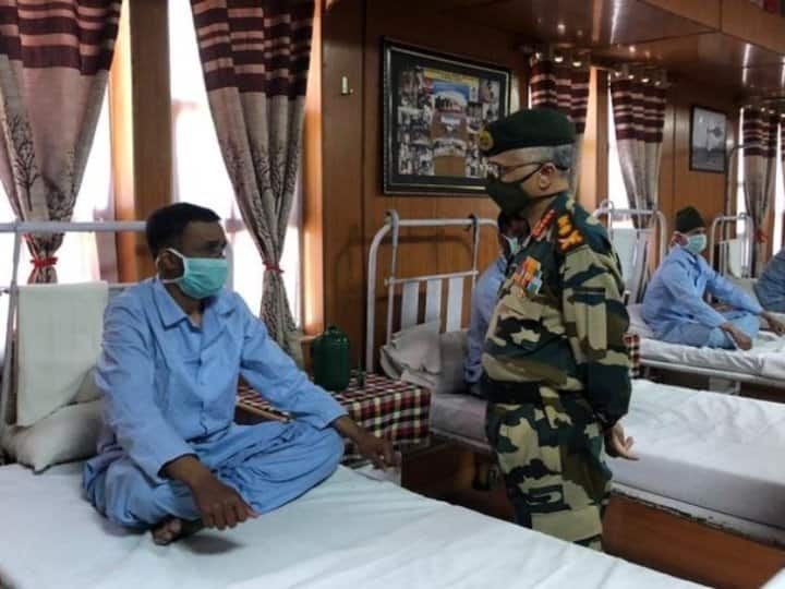 Army Chief General Narwane went Ladakh on a two day visit where he met injured soldiers दो दिवसीय दौरे पर लद्दाख में हैं सेना प्रमुख एमएम नरवणे, घायल जवानों से भी की मुलाकात
