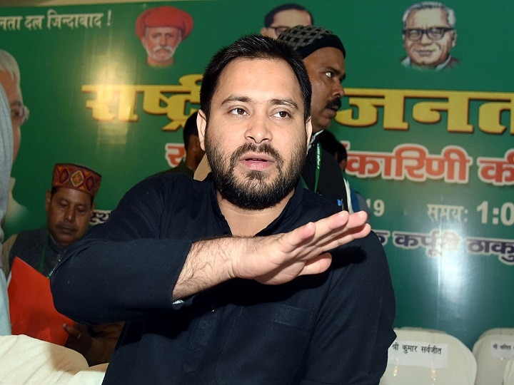 बिहार में राजनीतिक उठापटक, आरजेडी को बड़ा झटका, 5 एमएलसी पार्टी छोड़ जेडीयू में हुए शामिल Big shock to RJD, 5 MLC leave party, join JDU ANN बिहार में राजनीतिक उठापटक, आरजेडी को बड़ा झटका, 5 एमएलसी पार्टी छोड़ जेडीयू में हुए शामिल