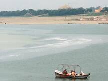 यूपी: प्रयागराज के संगम पर नज़र आने वाली तीसरी धारा का रहस्य बरकरार, कोई बता रहा सरस्वती तो कोई ग्रहण का प्रभाव