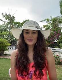 Covid 19 के चलते चौपट हुआ पूजा बत्रा का समर वेकेशन्स का प्लान, मजेदार अंदाज में शेयर की तस्वीरें