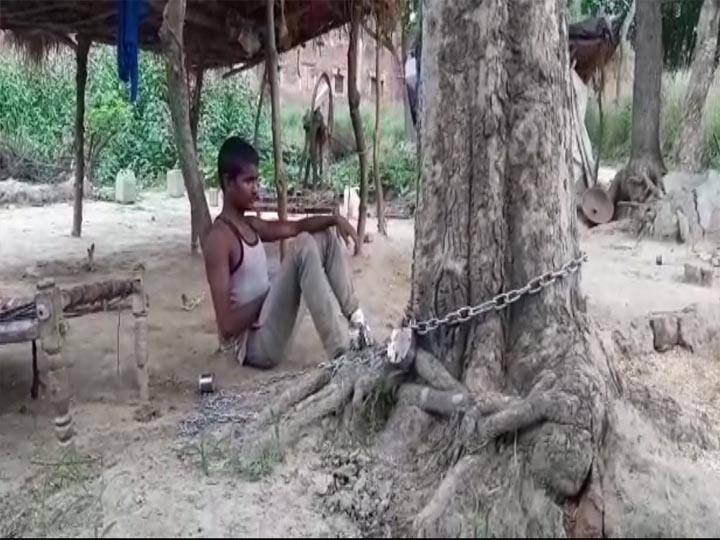 Farmer tied his son with chain after demanding food in Kaushambi यूपी: कौशांबी से आई दिल दुखाने वाली तस्वीर, बार-बार खाना मांगने पर किसान ने अपने ही बेटे को जंजीर से जकड़ दिया