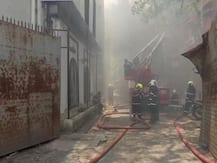 मुंबईः लोअर परेल के रघुवंशी मिल्स इलाके में बिल्डिंग में लगी आग, फायर ब्रिगेड की 8 गाड़ियां मौके पर मौजूद