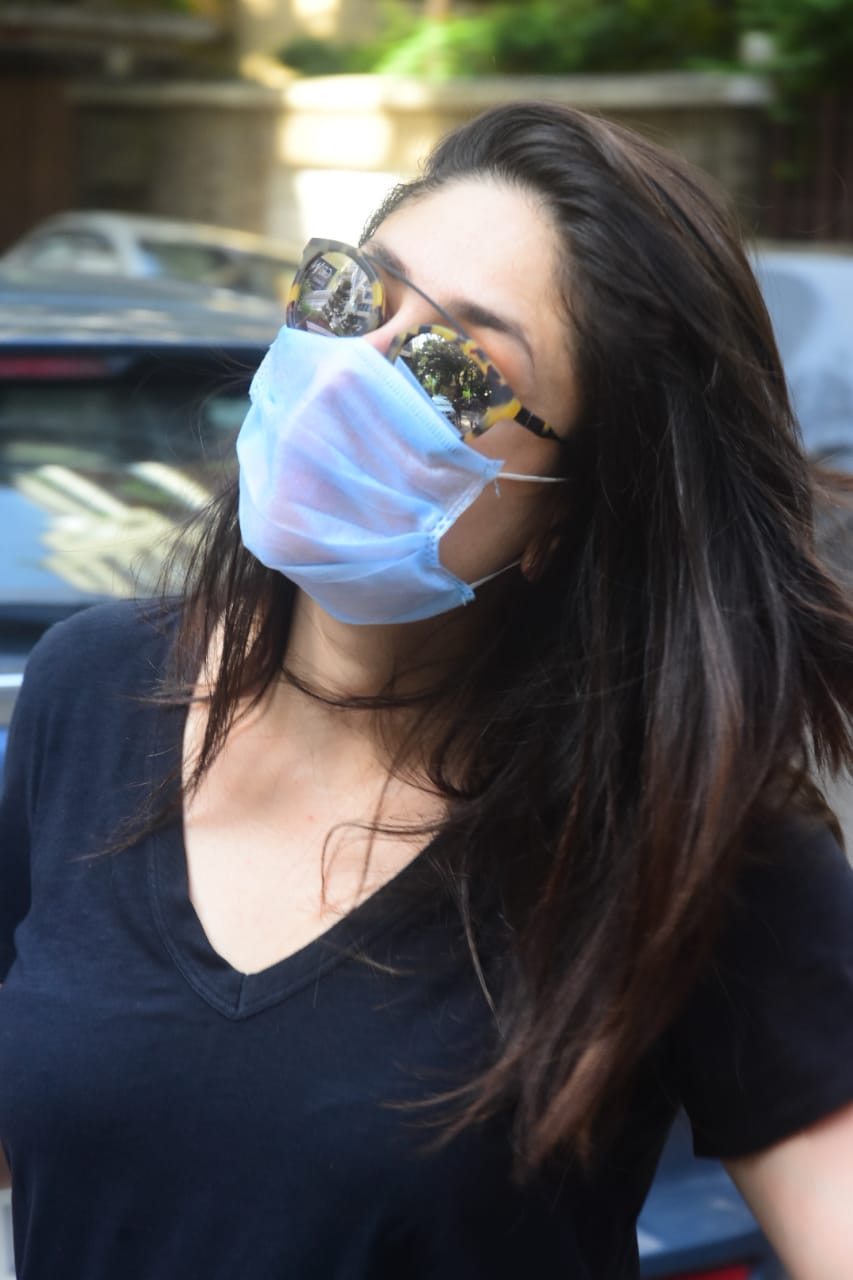 Spotted: Saif-Kareena went out for outing by putting on a mask with son Taimur, star family seen in a very stylish style