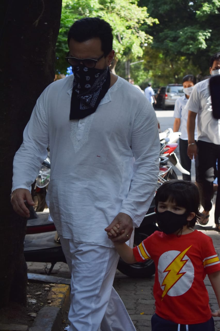 Spotted: Saif-Kareena went out for outing by putting on a mask with son Taimur, star family seen in a very stylish style