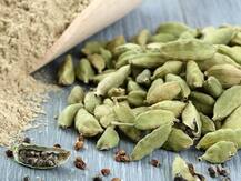 सोने से पहले 2 हरी इलायची गुनगुने पानी के साथ लें, फेशियल फैट से मिलेगा छुटकारा