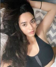 Covid-19: तीन महीनों से विदेश में फंसी हुई है ये एक्ट्रेस, कहा- आसान नहीं दूसरे देश में यूं रहना