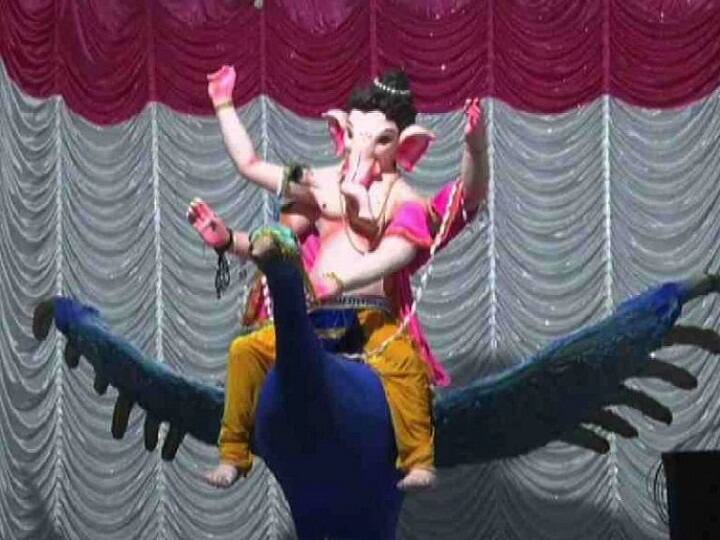 मुंबई: कोरोना संक्रमण के बीच गणेशोत्सव के लिए कारखानों में तैयारियां शुरू, इस बार बनाई जा रहीं सिर्फ छोटी मूर्तियां Mumbai Ganpati puja preparations begin in city manufacturers making only small idols ANN मुंबई: कोरोना संक्रमण के बीच गणेशोत्सव के लिए कारखानों में तैयारियां शुरू, इस बार बनाई जा रहीं सिर्फ छोटी मूर्तियां