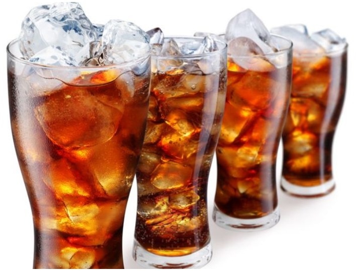 If you drink too much soda then be careful, this serious disease may occur अगर आप भी ज्यादा पीते हैं सोडा तो हो जाएं सावधान, हो सकती है ये गंभीर बीमारी