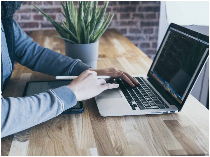 जाने कैसे कंप्यूटर और मोबाइल स्क्रीन से आंखों का करें बचाव, अभी पढ़े