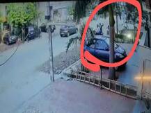 गाजियाबाद: दिल्ली यूनिवर्सिटी की महिला प्रोफेसर की सोने की चेन झपट कर फरार हुए बदमाश, घटना CCTV में कैद