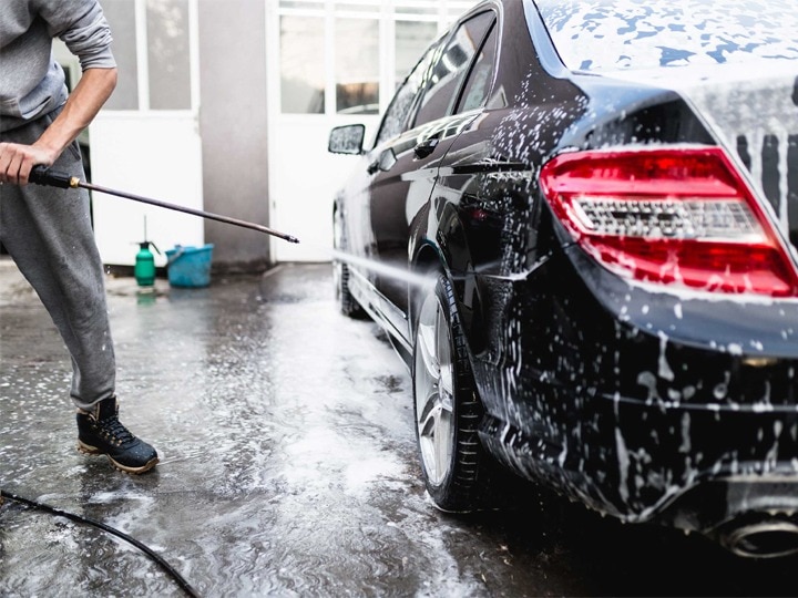 Car Washing Tips: If you are going to wash your car too, then take special care of these things Car Washing Tips: अगर आप भी धोने जा रहे हैं अपनी कार तो इन बातों का रखें खास ख्याल