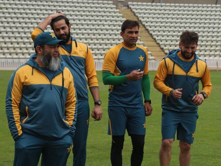 इंग्लैंड और पाकिस्तान के बीच तीन टेस्ट मैचों की सीरीज खेली जाएगी. दोनों देशों के बीच खेली जाने वाली सीरीज आईसीसी टेस्ट चैंपियनशिप का हिस्सा है. टेस्ट सीरीज खत्म होने के बाद दोनों देश तीन मैचों की ट्वेंटी-ट्वेंटी सीरीज भी खेलेंगे.