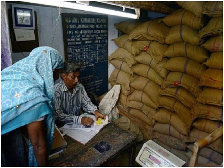 Madhya Pradesh: Bad quality rice distributed to the poor from PDS ration shops in the Corona Era- ann मध्य प्रदेश: कोरोनाकाल में राशन दुकानों से गरीबों को बांटा गया खराब चावल, जानवरों को खिलाने लायक भी नहीं