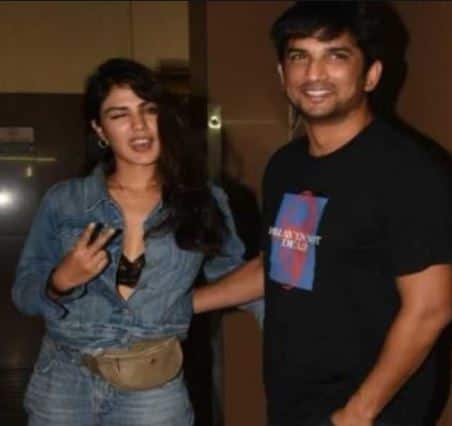 रिया चक्रवर्ती पिछले कुछ समय से सुशांत सिंह राजपूत को डेट कर रही थीं और वहीं एक ऐसी शख्स थी जो उनके आखिरी दिनों में उनके साथ थी. 