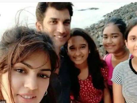 इन तस्वीरों में दोनों को साथ में घूमते और समय बिताते देख सकते हैं. दोनों ही साथ में बेहद खुश भी नजर आ रहे हैं. हालांकि इस दौरान शायद ही दोनों में से किसी ने सोचा होगा कि उनका ये साथ बहुत लंबा नहीं रहेगा.