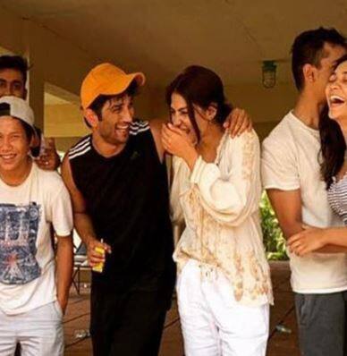 रिया चक्रवर्ती, सुशांत सिंह राजपूत के क्लिनिकल डिप्रेशन के बारे में जानती थी और उनके इलाज में मदद भी कर रही थी. उनकी मौत से कुछ दिन पहले ही रिया ने सुशांत के घर को छोड़ा था. 