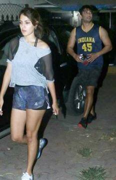 इतना ही नहीं रिया ने बताया कि सुशांत लगातार डिप्रेशन में जा रहे थे और उन्होंने अपनी दवाइयां भी लेना बंद कर दिया था. उन्होंने घर छोड़ने से पहले सुशांत की बहन को भी फोन कर उन्हें संभालने के लिए कहा था. 