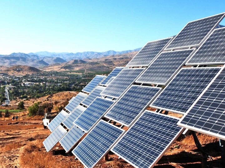 Government may impose custom duty on Solar equipment महंगे हो सकते हैं सोलर उपकरण, सरकार ने कस्टम ड्यूटी लगाने का जताया इरादा