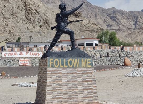 तस्वीरें: चीन के साथ चल रहे गतिरोध के बीच लद्दाख पहुंचे प्रधानमंत्री नरेंद्र मोदी, जवानों से की मुलाकात