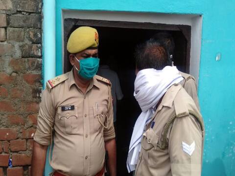 यूपी: प्रयागराज में एक ही परिवार के चार लोगों की धारदार हथियार से हत्या, एक की हालत गंभीर यूपी: प्रयागराज में एक ही परिवार के चार लोगों की धारदार हथियार से हत्या, एक की हालत गंभीर