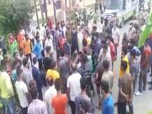 जम्मू: उधमपुर जिले में एक युवक की दिन दहाड़े हत्या के बाद हंगामा, आक्रोशित परिजनों ने किया प्रदर्शन