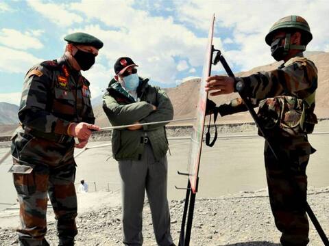 Exclusive: पीएम के लद्दाख दौरे की टाइमलाइन, मोदी ने चीन-पाकिस्तान की फौजी जमावट और रणनीति समझी Exclusive: पीएम के लद्दाख दौरे की टाइमलाइन, मोदी ने चीन-पाकिस्तान की फौजी जमावट और रणनीति समझी