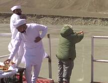 देखें-PM मोदी के लद्दाख दौरे की सबसे खास तस्वीरें, जब प्रधानमंत्री ने की सिंधु नदी की पूजा