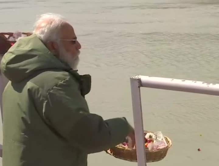  सिंधु नदी के तट पर 11,000 फीट की ऊंचाई पर स्थित निमू सबसे दुर्गम स्थानों में से एक है. यह जांस्कार पर्वत श्रृंखला से घिरा हुआ है. प्रधानमंत्री ने वहां भारतीय सेना के शीर्ष नेतृत्व से मुलाकात की और बाद में थल सेना,वायु सेना और आईटीबीपी के जवानों के साथ बातचीत की.