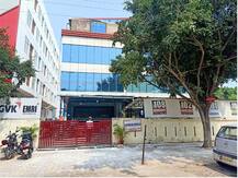 यूपी: एंबुलेंस सेवा के कॉल सेंटर में 32 कर्मचारियों को हुआ कोरोना, इमारत सील
