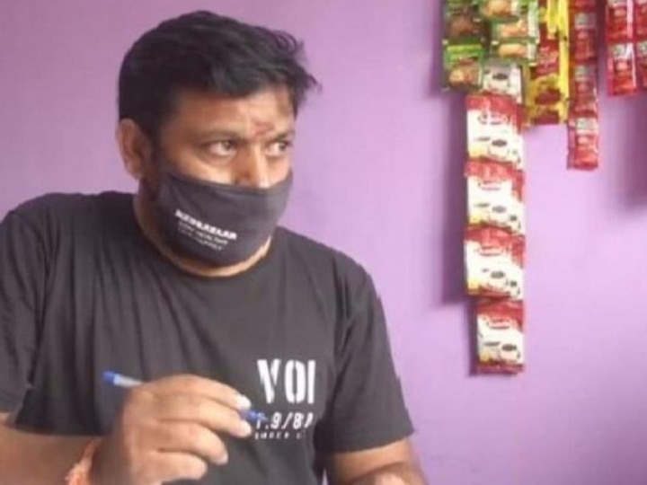 filmmaker Anand opens grocery store due to coronavirus pandemic film business disrupted कोरोना की मार: मजबूरी में तमिल इंडस्ट्री के फिल्म डायरेक्टर आनंद ने खोली किराना की दुकान