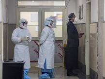 यूपी: कोरोना मरीजों ने सोशल मीडिया पर किया अस्पतालों की दुर्दशा का जिक्र, मचा हड़कंप