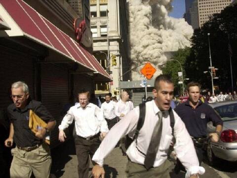अमेरिका 9/11 हमले की तस्वीर वाले व्यक्ति की कोरोना वायरस से मौत अमेरिका 9/11 हमले की तस्वीर वाले व्यक्ति की कोरोना वायरस से मौत