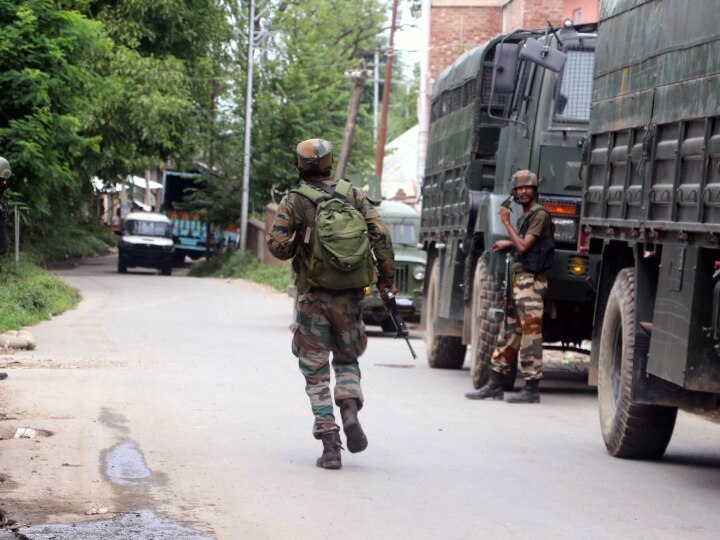 Terrorist involved in Baramulla attack killed by security forces in Jammu Kashmir जम्मू-कश्मीर: बारामूला हमले में शामिल 2 आतंकवादियों को सुरक्षाबलों ने किया ढेर, अटैक में आज ही तीन जवान हुए थे शहीद