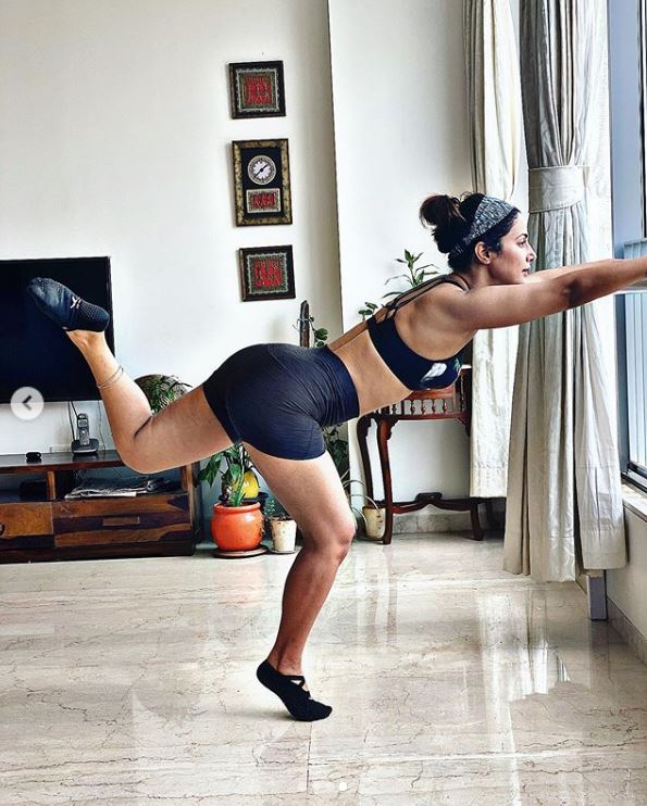 In Pics: Hot pics of Hina Khan working out in the sunshine, floated toned figure in bold style