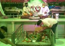 IN PICS: भगवान भोले का सावन महीना आज से शुरू, मंदिरों में सुबह से लगा है शिव भक्तों का तांता