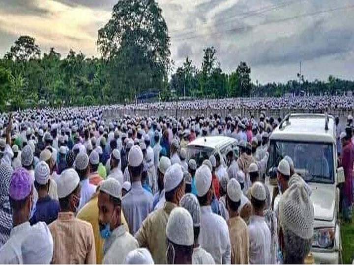 Thousands people attended funeral administration sealed three villages in assam कोरोना: असम में मौलाना के अंतिम संस्कार में शामिल हुए हजारों लोग, प्रशासन ने तीन गांवों को किया सील
