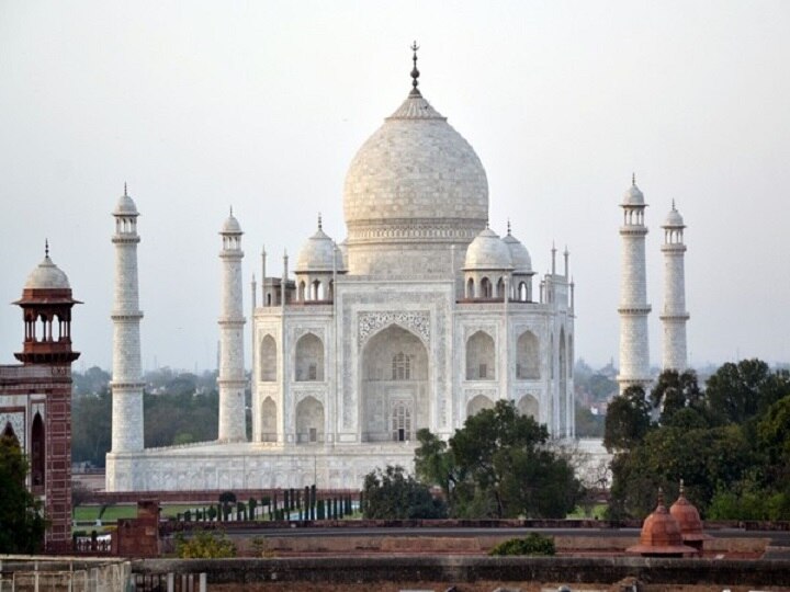 Taj Mahal other monuments to not reopen as Agra sees surge in COVID-19 cases देशभर में आज से खुले ऐतिहासिक स्मारक, लेकिन ताजमहल के दीदार के लिए करना होगा और इंतजार