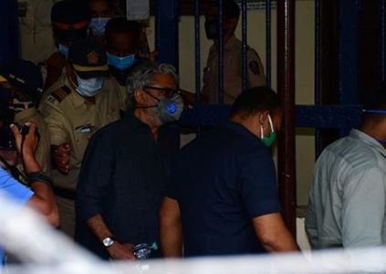IN PICS: सुशांत सिहं राजपूत खुदकुशी मामले में बयान दर्ज करवाने पुलिस स्टेशन पहुंचे संजय लीला भंसाली